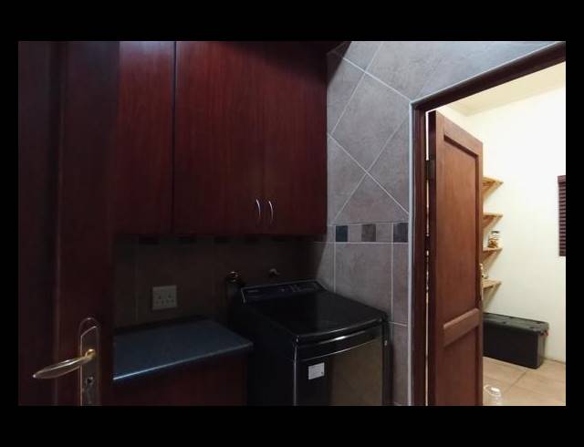 7 BEDROOM HOUSE FOR SALE IN FEATHERBROOKE ESTATE